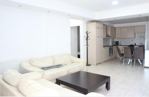 Lovely 2 Bedroom Ground Floor Apartment
