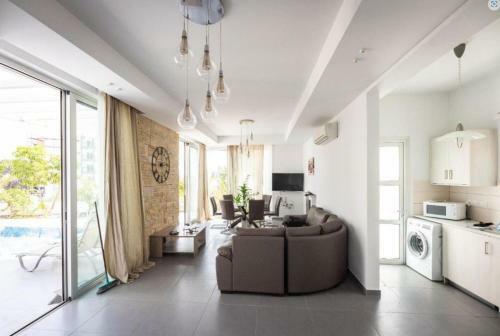 Remarkable 3-bed House In Paralimni