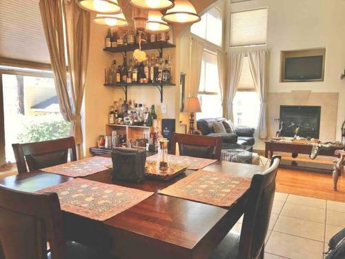 Southside Flagstaff Townhome Master Suite