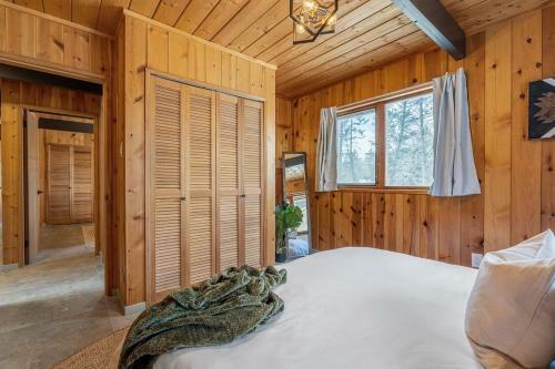 The Matterhorn I Hottub I Ping Pong I Chalk Wall