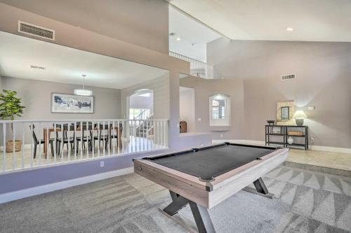 Lavish House With Home Theater And Fireplaces!