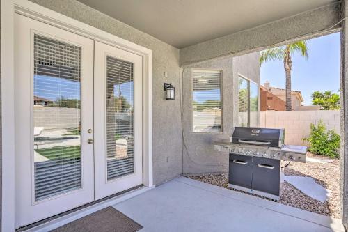 Lavish House With Home Theater And Fireplaces!