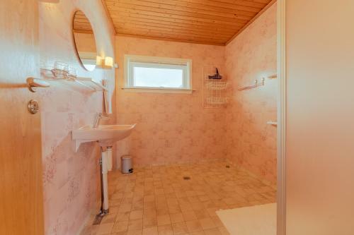 3 Br Apartment / Cozy / Hiking Trails / T�rshavn
