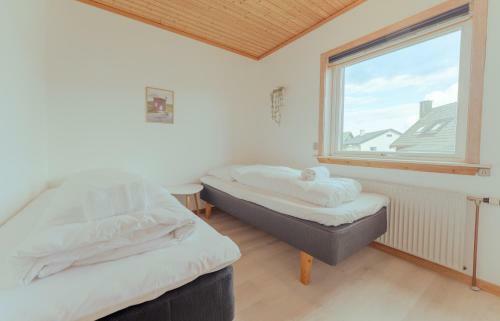 3 Br Apartment / Cozy / Hiking Trails / T�rshavn