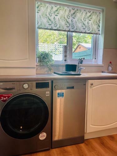 Tanglewood House Abergavenny With Private Parking