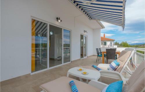 Awesome Apartment In Vrboska With 2 Bedrooms
