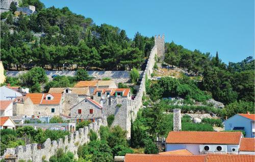 Awesome Apartment In Vrboska With 2 Bedrooms