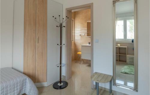 Awesome Apartment In Vrboska With 2 Bedrooms