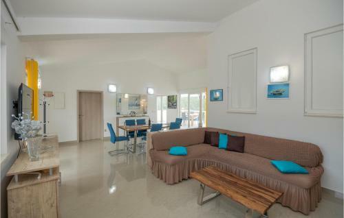 Awesome Apartment In Vrboska With 2 Bedrooms