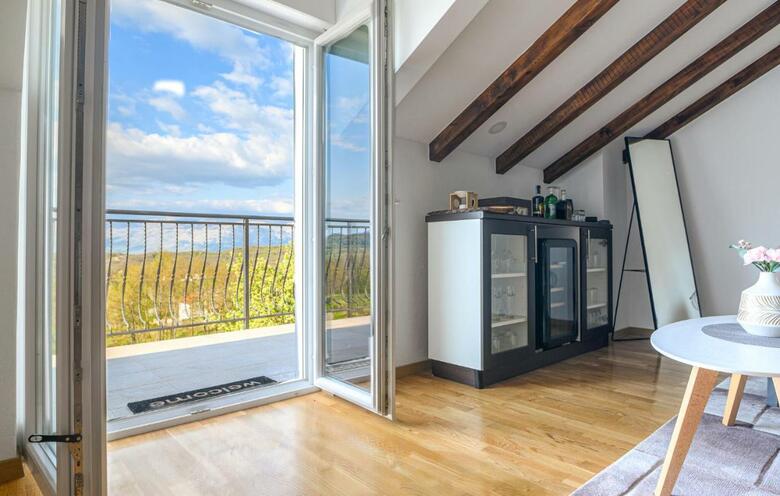 Nice Home In Vrlika With Wifi And 4 Bedrooms