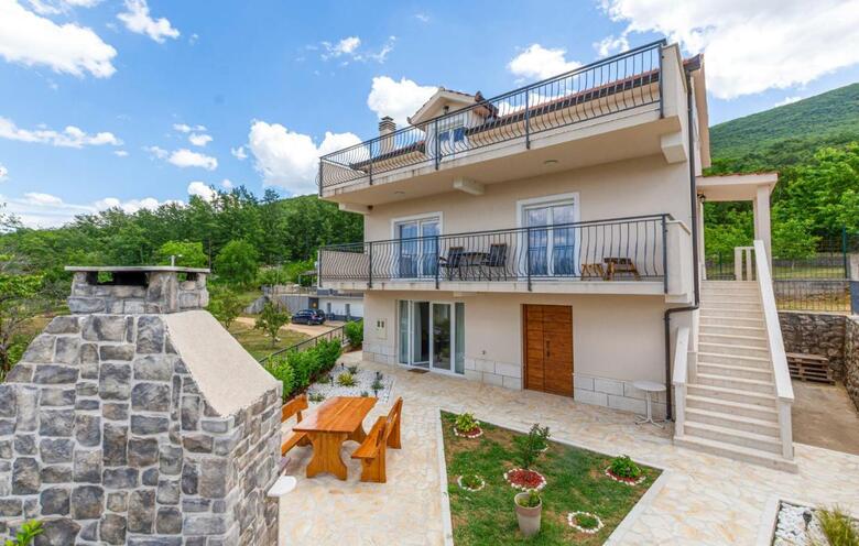Nice Home In Vrlika With Wifi And 4 Bedrooms
