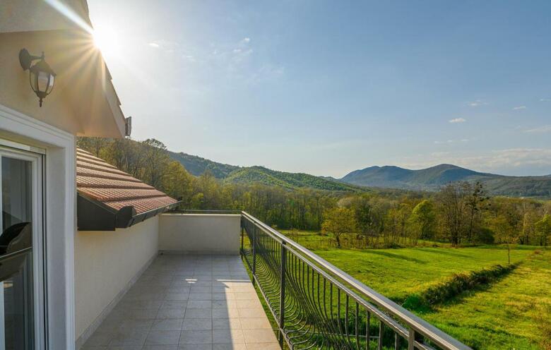 Nice Home In Vrlika With Wifi And 4 Bedrooms