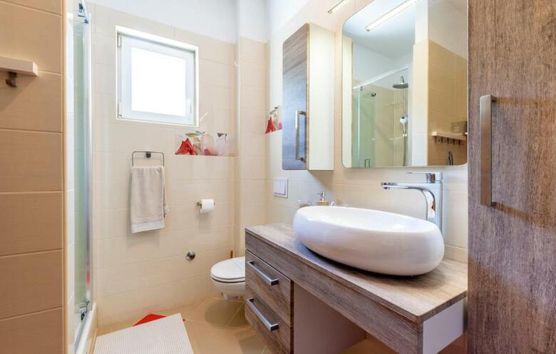 Nice Home In Vrlika With Wifi And 4 Bedrooms