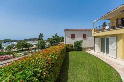 Villa Alba Vrsar With Jacuzzi And Sea View