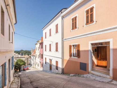 Rustic Holiday Home In Vrsar With Garden