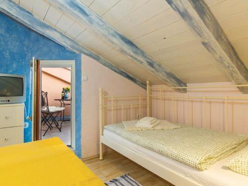Rustic Holiday Home In Vrsar With Garden