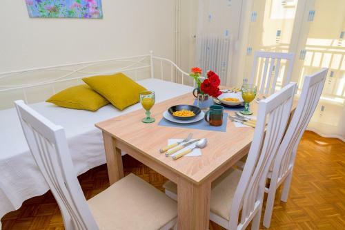 Apartamento Athanasia's Central Home