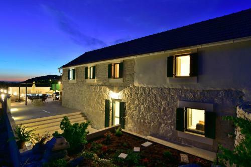 Charming And Authentic Stone Villa Stani?