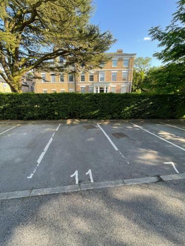 Modern 1 Bed Penthouse Apartment In Private Estate