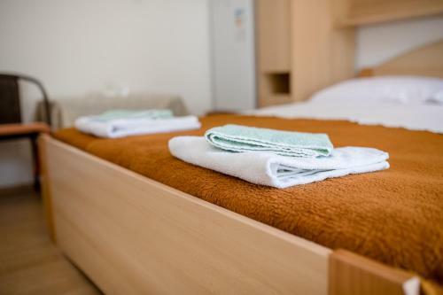 Hostal Apartments Mladenka In Banjol