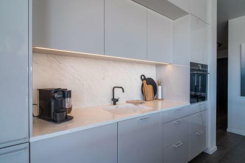 Ocean Breeze Luxury Apartment