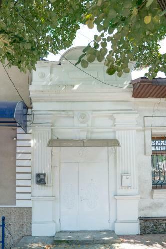 Boho-style Apartment House In Historic City Center