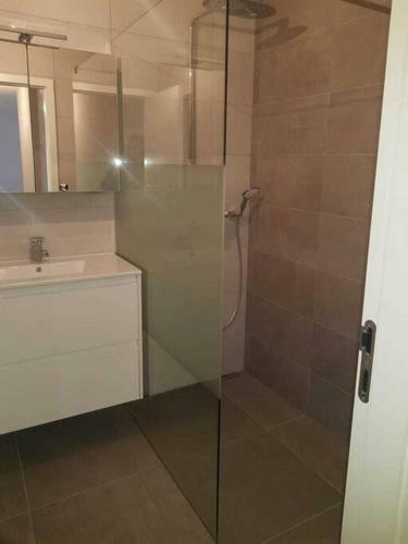Apartamento Modern 3 Beds In Convenient Location