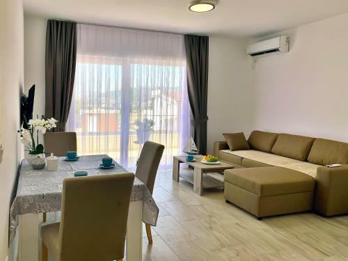 Hotel Aura Lux With Swimming Pool
