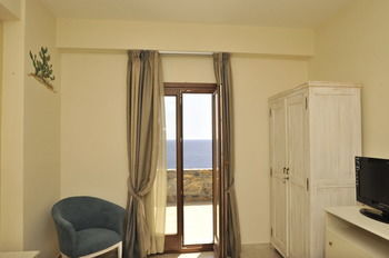 Hotel Porto Mani Suites