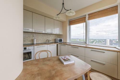 Sea View Apartment On 19th Floor