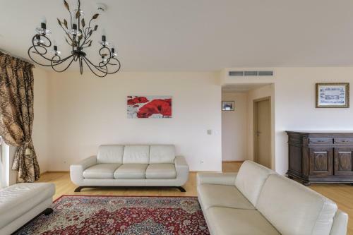 Sea View Apartment On 19th Floor