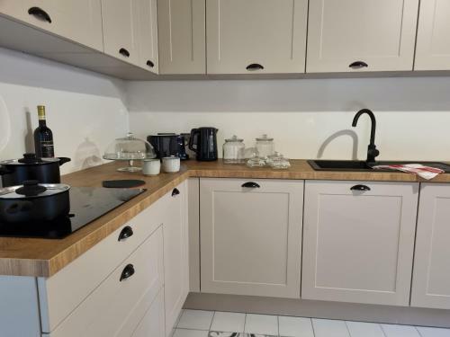 Luxuriously Finished 1 Bedroom Apartment