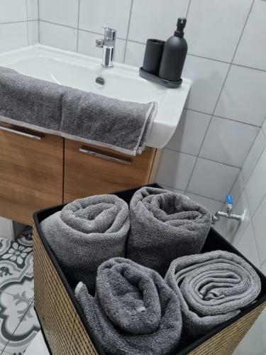 Luxuriously Finished 1 Bedroom Apartment