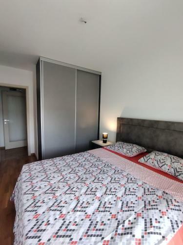 Amazing River View Apartment Podgorica
