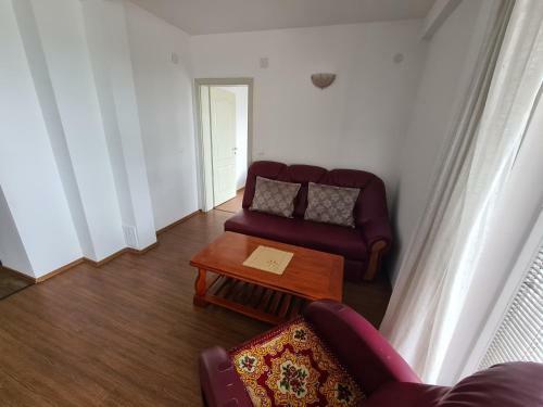 Hostal Restaurant & Apartments Lipa