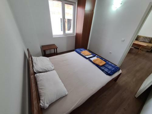 Hostal Restaurant & Apartments Lipa
