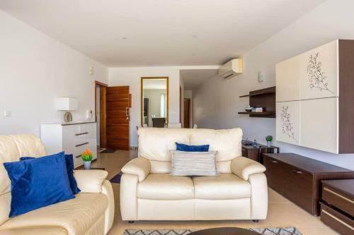 Luxury Seafront 2 Bedroom Apartment In Spinola Bay