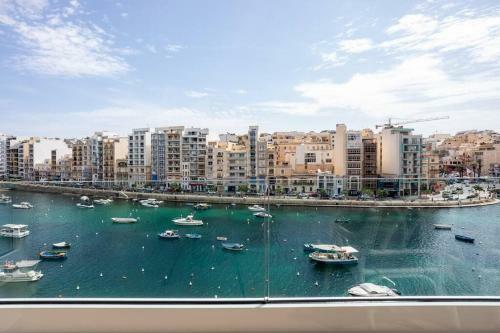 Luxury Seafront 2 Bedroom Apartment In Spinola Bay