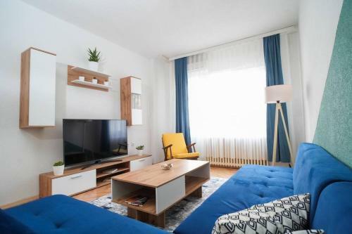 Modern & Stylish City Center Apartment