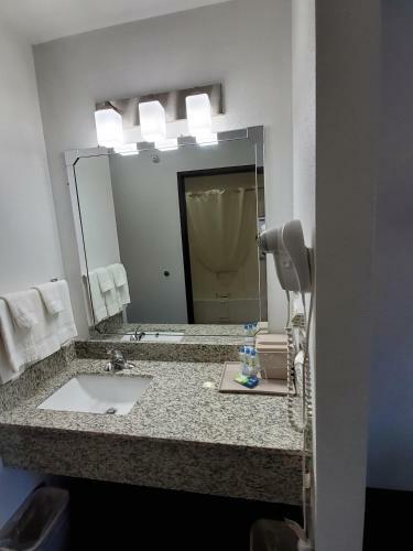 Hotel Super 7 Inn Tecumseh