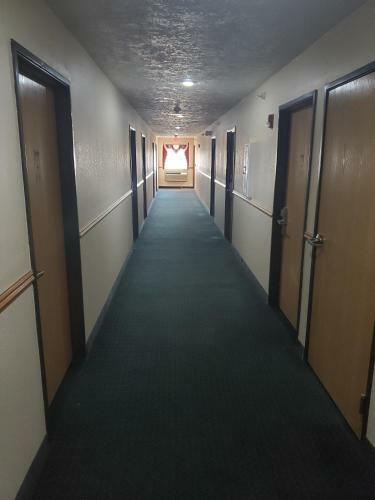 Hotel Super 7 Inn Tecumseh
