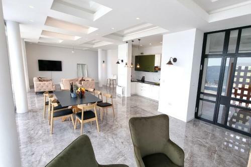Pool Villa Luxoria Trebesin Whirlpool