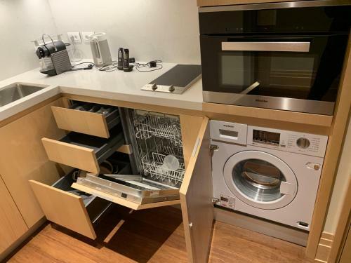 Dark Stallion Apartment In Porto Montenegro