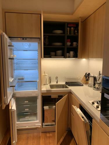 Dark Stallion Apartment In Porto Montenegro