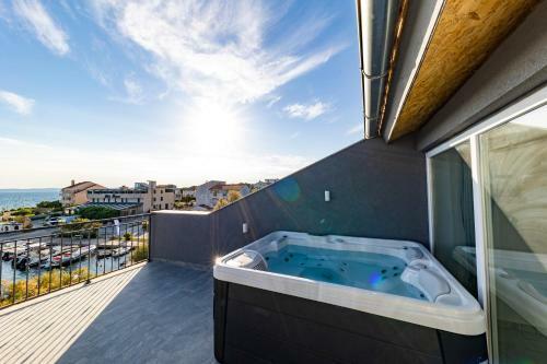 Villa Sunrise, Beautiful Penthouse With Jacuzzi