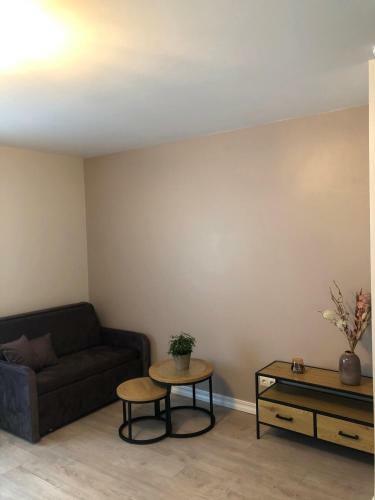 Modern Studio Apartment Near The Beach - 5 Min Walk