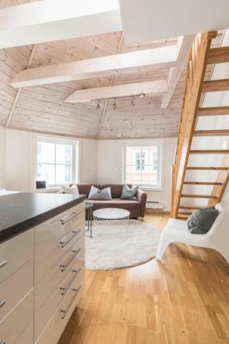 Classy, Very Central Apt For 10 People!