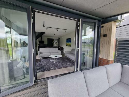 Luxurious Detached Water Villa With Jetty