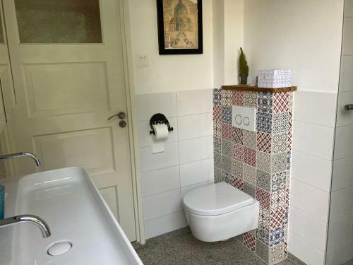 Huis Met De Enorme Boom