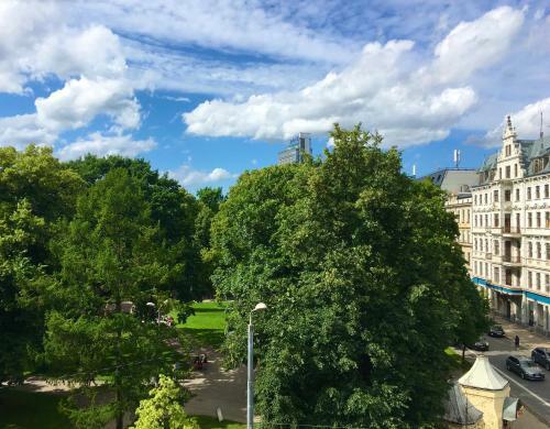 Centrally Located Apartment Overlooking Vermanes Park